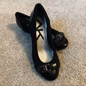 Super cute black wedges